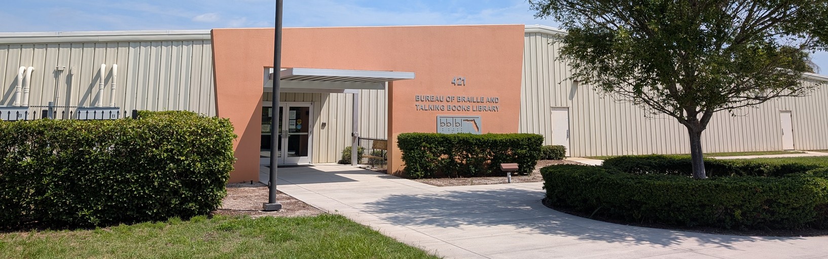 Main enterenace of the library.